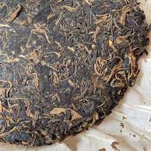 Load image into Gallery viewer, 2004 LiMing Ban Zhang - Gu Qiao Mu (Banzhang - Ancient Arbor Tree) Cake 357g Pue - photo 6