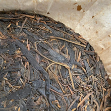Laden Sie das Bild in den Galerie-Viewer, 2004 PuWen “Yi Wu Zheng Shan (Yi Wu Mountain) 400g Puerh Raw Tea Sheng Cha - Yun - photo 8