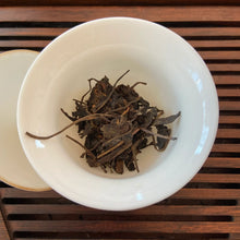 Laden Sie das Bild in den Galerie-Viewer, 2004 PuWen “Yi Wu Zheng Shan (Yi Wu Mountain) 400g Puerh Raw Tea Sheng Cha - Yun - photo 9