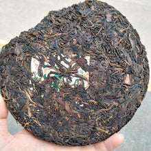 Laden Sie das Bild in den Galerie-Viewer, 2004 TianXiang Chun Ya (Yiwu - Wild Spring Bud) Cake 357g Puerh Sheng Cha Raw Te - photo 4
