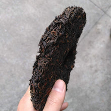 Load image into Gallery viewer, 2005 ChangTai Ban Na Yun Wu Yuan Cha (Banna Cloudy Foggy Wild Tea) Cake 400g Pue - photo 7