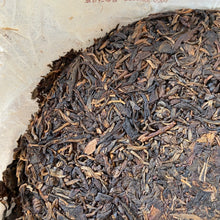 Load image into Gallery viewer, 2005 ChangTai Chang Tai Hao - Meng Hai Qiao Bing - Ji (Menghai Arbor Cake - Bula - photo 10