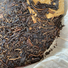 Load image into Gallery viewer, 2005 ChangTai Chang Tai Hao - Meng Hai Qiao Bing - Ji (Menghai Arbor Cake - Bula - photo 8