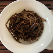 Carica l'immagine nel visualizzatore di Gallery, 2005 LaoTongZhi Nong Xiang Xing (Thick Flavor - Wave Pattern) Cake 400g Puerh Sh - photo 13