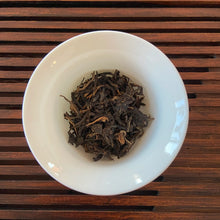Load image into Gallery viewer, 2005 LiMing Zao Chun Yin Hao (Early Spring Silver Hairs) 501 Batch 200g Cake Pue - photo 11