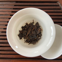 Load image into Gallery viewer, 2005 NanQiao Lan Kong Que (Blue Peacock - 502 Batch) Cake 357g Puerh Sheng Cha R - photo 10