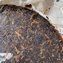 Load image into Gallery viewer, 2005 NanQiao Lan Kong Que (Blue Peacock - 502 Batch) Cake 357g Puerh Sheng Cha R - photo 4