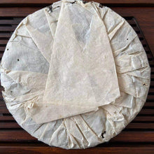 Load image into Gallery viewer, 2005 NanQiao Lan Kong Que (Blue Peacock - 502 Batch) Cake 357g Puerh Sheng Cha R - photo 9