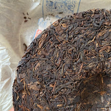 將圖片載入圖庫檢視器 2006 ChangTai Lao Chen De Cha - Nan Nuo (Mr.Chen’s Tea - Nannuo) Cake 400g Puerh - photo 6