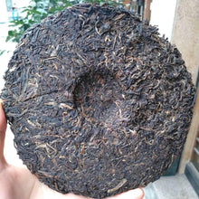 Laden Sie das Bild in den Galerie-Viewer, 2006 ChangTai Long Ma Rui Ming (Dragon &amp; Horse Ruiming) Cake 400g Puerh Raw Tea  - photo 4