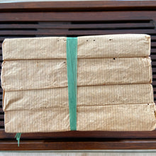Load image into Gallery viewer, 2006 ChangTai Tian Xia Tong An (HK Tongan Lion Brick) 250g Puerh Sheng Cha Raw T - photo 11