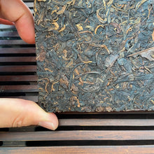 Load image into Gallery viewer, 2006 ChangTai Tian Xia Tong An (HK Tongan Lion Brick) 250g Puerh Sheng Cha Raw T - photo 7