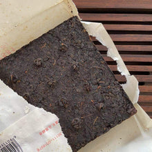 Load image into Gallery viewer, 2006 CNNP Puerh 7581 (5 Golden Flowers - Export Version) Brick 250g Puerh Ripe T - photo 5