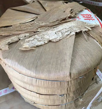 Load image into Gallery viewer, 2006 CNNP Puerh 8001 - Da Hong Yin(Big Red Mark) Cake 400g Puerh Raw Tea Sheng C - photo 7