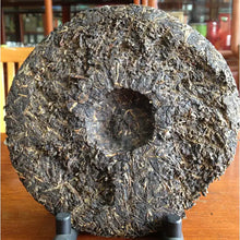 Load image into Gallery viewer, 2006 DaYi "Meng Hai Zhi Chun" (Spring of Menghai ) Cake 357g Puerh Sheng Cha Raw Tea （Batch 602/603) - King Tea Mall