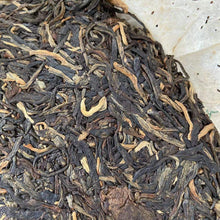 Load image into Gallery viewer, 2006 FengQing Mei Xie 50 (Guangdong Artists Association 50 Years) Cake 357g Puer - photo 4