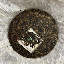 Load image into Gallery viewer, 2006 FuHai Qiao Mu Zao Chun - Te Ji Pin (Early Spring Arbor - Special) Cake 380g - photo 4