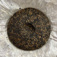 Load image into Gallery viewer, 2006 FuHai Qiao Mu Zao Chun - Te Ji Pin (Early Spring Arbor - Special) Cake 380g - photo 7