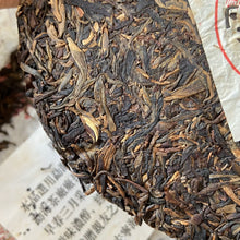Load image into Gallery viewer, 2006 LaoTongZhi Ming Qian - Chun Jian Cha (Early Spring Bud - Signed Version) Ca - photo 5