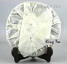 Load image into Gallery viewer, 2006 MengKu RongShi "Da Xue Shan - Lao Shu Cha" (Big Snow Mountain - Old Tree) Cake 400g Puerh Raw Tea Sheng Cha - King Tea Mall