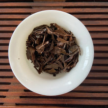 Load image into Gallery viewer, 2006 NanQiao De He Xin - Gong Cha (DX - Tribute Tea) Coming Batch Cake 200g Puer - photo 9