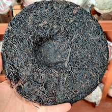 Load image into Gallery viewer, 2006 RuiGong Zi Juan (Purple Bud) Cake 357g Puerh Raw Tea Sheng Cha - photo 2
