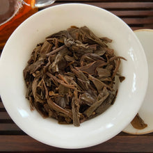 Load image into Gallery viewer, 2006 WanTong “Lao Ban Zhang - Lao Shu (Old Banzhang - Old Tree) Cake 400g Puerh  - photo 14