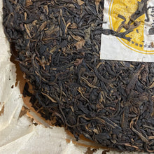 Load image into Gallery viewer, 2006 WanTong “Lao Ban Zhang - Lao Shu (Old Banzhang - Old Tree) Cake 400g Puerh  - photo 7