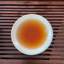Carica l'immagine nel visualizzatore di Gallery, 2006 XingHai Bu Lang Shan - Ye Sheng (Bulang Mountain Wild Tea) Cake 400g Puerh  - photo 10