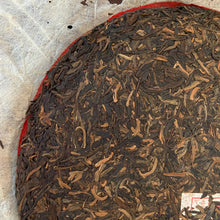 Carica l'immagine nel visualizzatore di Gallery, 2006 XingHai Bu Lang Shan - Ye Sheng (Bulang Mountain Wild Tea) Cake 400g Puerh  - photo 4