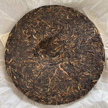 Load image into Gallery viewer, 2006 XingHai Feng - Bu Lang Qiao Mu (Ballads - Bulang Arbor Tree) Cake 400g Puer - photo 3