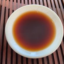 Load image into Gallery viewer, 2006 XingHai Feng - Bu Lang Qiao Mu (Ballads - Bulang Arbor Tree) Cake 400g Puer - photo 9