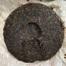 Load image into Gallery viewer, 2006 XingHai Zhen Cang Pin Qiao Mu (Collectible - Arbor Tree) Cake 357g Puerh Ra - photo 7