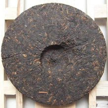 Laden Sie das Bild in den Galerie-Viewer, 2007 DaYi "0532" Cake 200g Puerh Sheng Cha Raw Tea - King Tea Mall