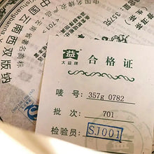 Laden Sie das Bild in den Galerie-Viewer, 2007 DaYi "0782" Cake 357g Puerh Sheng Cha Raw Tea - King Tea Mall