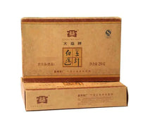 Load image into Gallery viewer, 2007 DaYi "Jin Zhen Bai Lian" (Golden Needle White Lotus) Zhuan 250g Puerh Shou Cha Ripe Tea - King Tea Mall