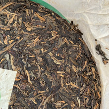 Load image into Gallery viewer, 2007 LaoTongZhi 7038 (Early Spring Silver Buds) Cake 400g Puerh Sheng Cha Raw Te - photo 5
