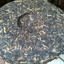 Load image into Gallery viewer, 2007 LiMing Zao Chun Yin Hao (Early Spring Silver Hairs) 701 Batch 200g Cake Pue - photo 4