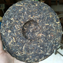 Load image into Gallery viewer, 2007 LiMing Zao Chun Yin Hao (Early Spring Silver Hairs) 701 Batch 200g Cake Pue - photo 6