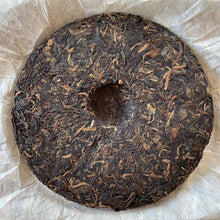 Load image into Gallery viewer, 2007 NanQiao Yi Wu Zheng Shan - Chun Jian (Yiwu Mountain - Spring Bud) Cake 357g - photo 3