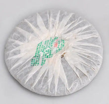 Carica l'immagine nel visualizzatore di Gallery, 2008 ChenShengHao Lao Ban Zhang (Laobanzhang ) Cake 400g Puerh Raw Tea Sheng Cha - photo 2