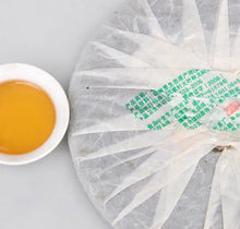 Carica l'immagine nel visualizzatore di Gallery, 2008 ChenShengHao Lao Ban Zhang (Laobanzhang ) Cake 400g Puerh Raw Tea Sheng Cha - photo 3