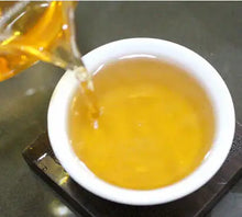 Load image into Gallery viewer, 2008 Dayi "7582" Cake 357g Puerh Sheng Cha Raw Tea - King Tea Mall