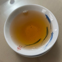 Load image into Gallery viewer, 2008 JingLong She De - Yi Wu Gu Shu (Not Begrudge - Yiwu Old Tree) Cake 400g Pue - photo 10