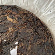 Load image into Gallery viewer, 2008 JingLong She De - Yi Wu Gu Shu (Not Begrudge - Yiwu Old Tree) Cake 400g Pue - photo 7
