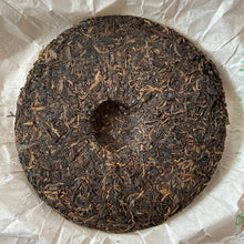 Carica l'immagine nel visualizzatore di Gallery, 2008 NanQiao Che Fo Nan-Ji Xiang (Bulang Luckiness) Cake 357g Puerh Raw Tea Shen - photo 4