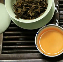 Load image into Gallery viewer, 2009 DaYi "Da Yi Hong" (Red TAE) Cake 357g Puerh Sheng Cha Raw Tea - King Tea Mall