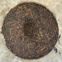 Load image into Gallery viewer, 2009 JingLong Gua Feng Zhai - Qiao Mu (Guafengzhai Viallge - Arbor) Cake 400g Pu - photo 9
