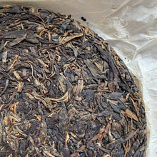 Load image into Gallery viewer, 2009 LaoManEr Yi Wu - Zao Chun (Yiwu - Early Spring) 400g Puerh Sheng Cha Raw Te - photo 4