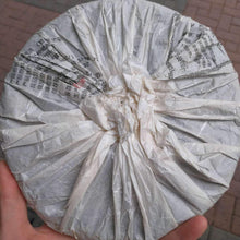 Load image into Gallery viewer, 2009 NanQiao Che Fo Nan- Yi Wu Chen Cha (Yiwu Aged Tea) Cake 400g Puerh Raw Tea  - photo 2